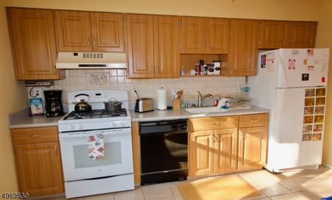 9 Tree Top Rd, Middlesex, NJ 08846 photo 7