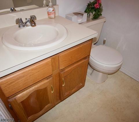 9 Tree Top Rd, Middlesex, NJ 08846 photo 11