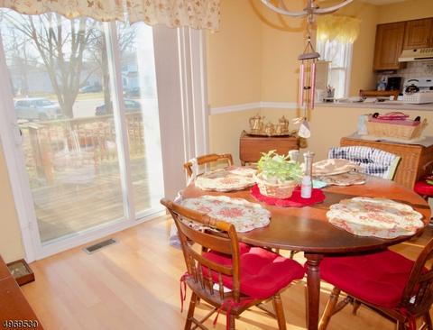 9 Tree Top Rd, Middlesex, NJ 08846 photo 3
