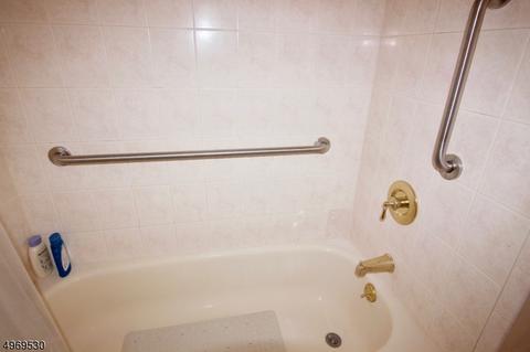 9 Tree Top Rd, Middlesex, NJ 08846 photo 12