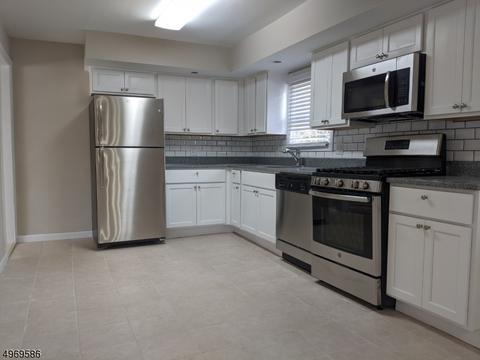 558 Mountainview Dr, North Plainfield, NJ 07063 photo 5
