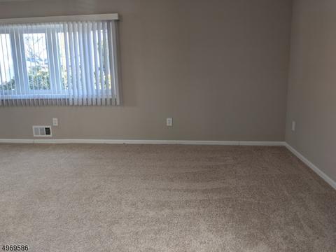 558 Mountainview Dr, North Plainfield, NJ 07063 photo 3