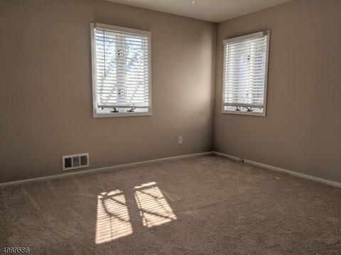 558 Mountainview Dr, North Plainfield, NJ 07063 photo 6