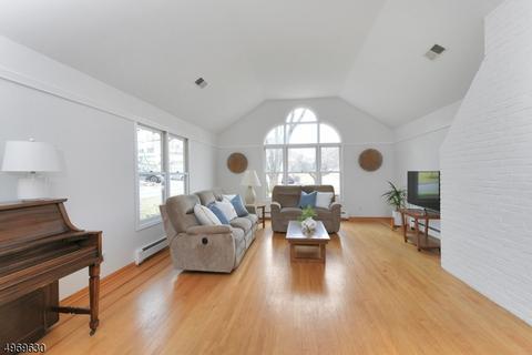 576 Schaefer Ave, Oradell, NJ 07649 photo 6