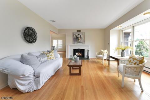 576 Schaefer Ave, Oradell, NJ 07649 photo 4