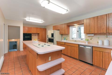 576 Schaefer Ave, Oradell, NJ 07649 photo 9