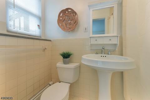 576 Schaefer Ave, Oradell, NJ 07649 photo 17