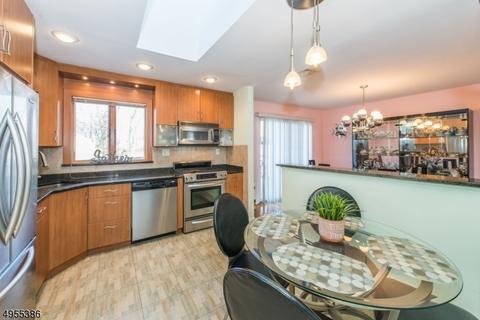 31 Huron Ave, Wayne, NJ 07470 photo 4