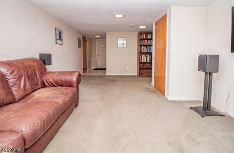 204 Rutledge Ct, North Plainfield, NJ 07060 photo 19