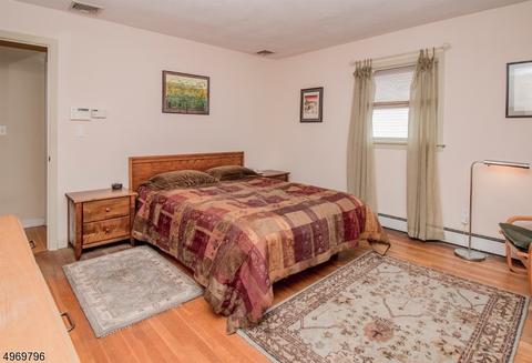 204 Rutledge Ct, North Plainfield, NJ 07060 photo 11
