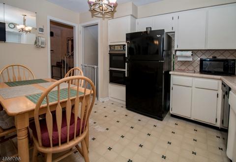 204 Rutledge Ct, North Plainfield, NJ 07060 photo 7