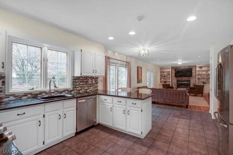 235 Killarney Dr, Berkeley Heights, NJ 07922 photo 4