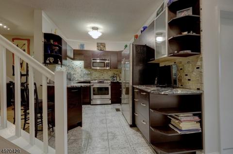 8502 Brittany Dr, Wayne, NJ 07470 photo 5
