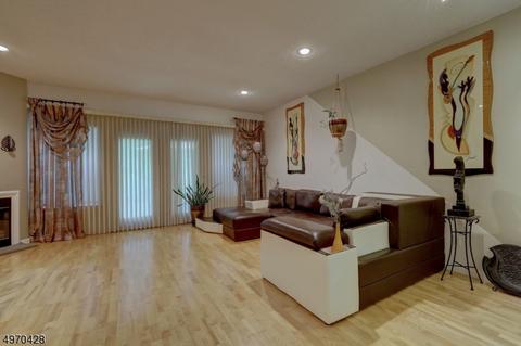 8502 Brittany Dr, Wayne, NJ 07470 photo 9