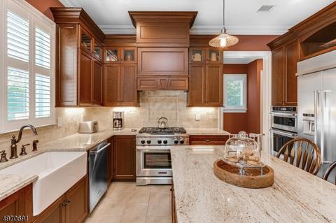 49 Benton Rd, Paramus, NJ 07652 photo 9