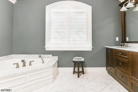 49 Benton Rd, Paramus, NJ 07652 photo 15