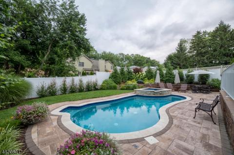 49 Benton Rd, Paramus, NJ 07652 photo 2