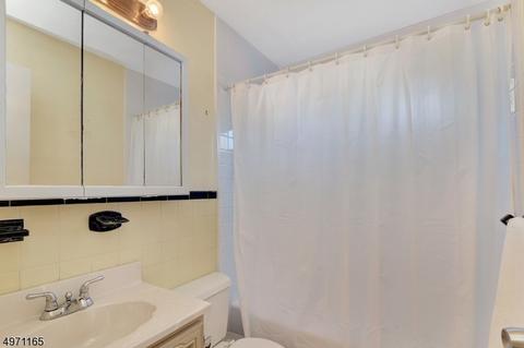 721 Reeder Rd, Paramus, NJ 07652 photo 17