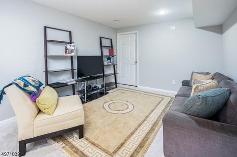 210 Levinberg Ln, Wayne, NJ 07470 photo 20