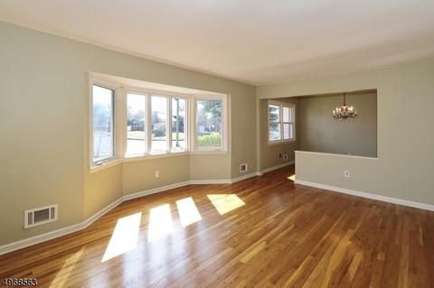 23 Roberts Rd, Clark, NJ 07066 photo 4