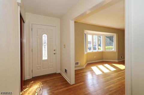 23 Roberts Rd, Clark, NJ 07066 photo 3