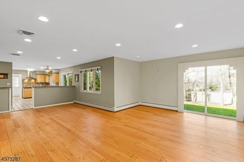 18 Arundel Rd, Wayne, NJ 07470 photo 9