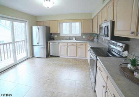 76 Lynn Dr, Byram Township, NJ 07821 photo 6