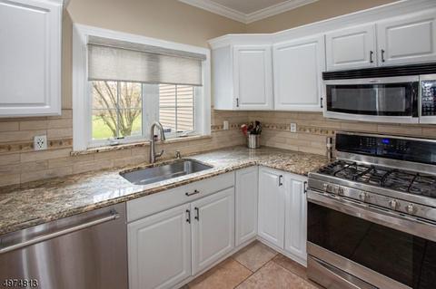 19 Cambridge Pl, Wayne, NJ 07470 photo 12