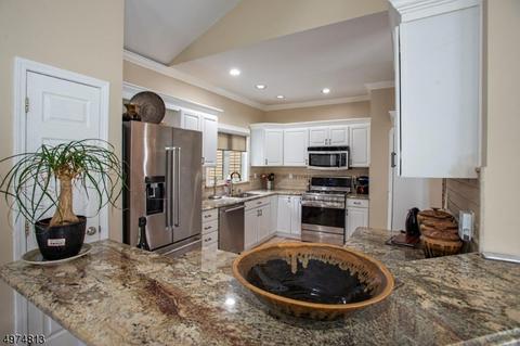 19 Cambridge Pl, Wayne, NJ 07470 photo 9