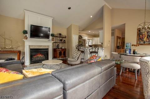 19 Cambridge Pl, Wayne, NJ 07470 photo 8