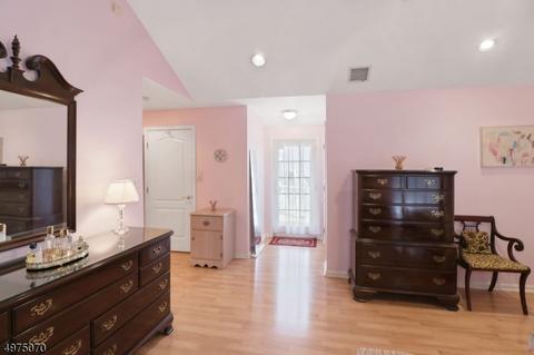 274 Addison Pl, Paramus, NJ 07652 photo 15