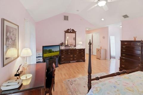 274 Addison Pl, Paramus, NJ 07652 photo 14