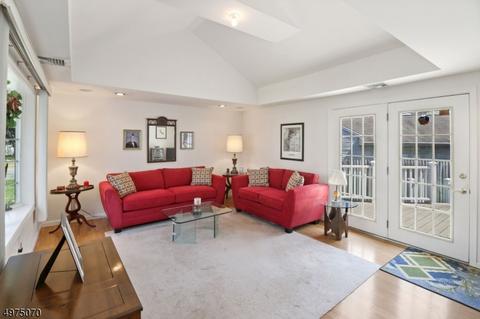 274 Addison Pl, Paramus, NJ 07652 photo 4