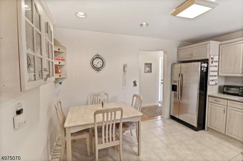 274 Addison Pl, Paramus, NJ 07652 photo 10