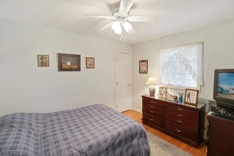 274 Addison Pl, Paramus, NJ 07652 photo 17