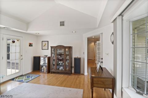 274 Addison Pl, Paramus, NJ 07652 photo 6