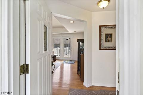 274 Addison Pl, Paramus, NJ 07652 photo 3