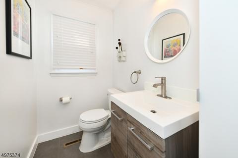 7 Sears Pl, Wayne, NJ 07470 photo 9