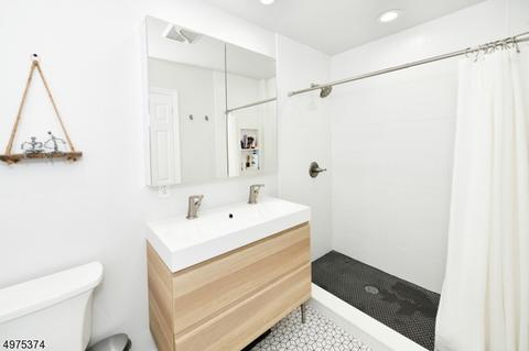 7 Sears Pl, Wayne, NJ 07470 photo 21