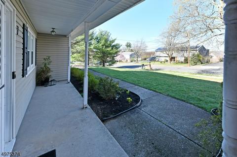 7 Sears Pl, Wayne, NJ 07470 photo 2