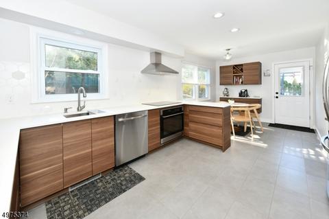 7 Sears Pl, Wayne, NJ 07470 photo 10