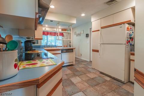 69 Leonard Ter, Wayne, NJ 07470 photo 4