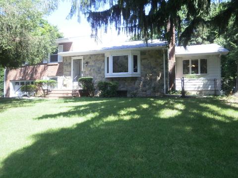 31 Perrin Dr, Wayne, NJ 07470 photo 1