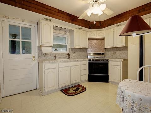 171 Lawrence Dr, Paramus, NJ 07652 photo 10