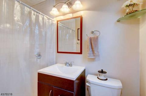 24 Emerson Pl, Wayne, NJ 07470 photo 18