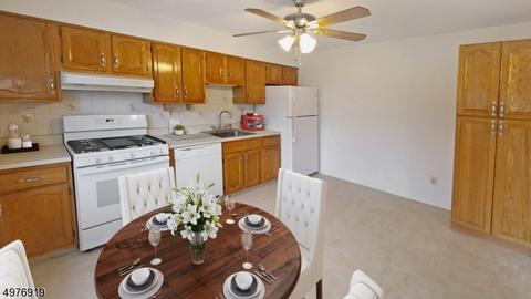 10 Hickory Ct, Middlesex, NJ 08846 photo 5