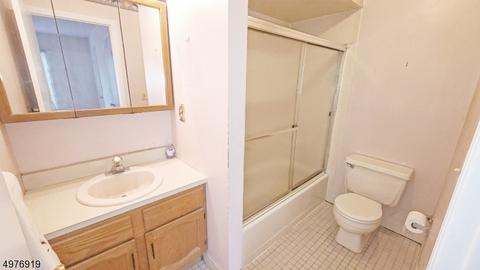 10 Hickory Ct, Middlesex, NJ 08846 photo 11