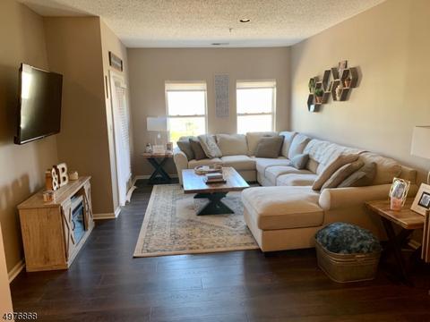 1124 Brittany Dr, Wayne, NJ 07470 photo 2