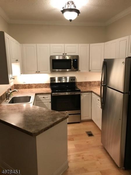 8305 Brittany Dr, Wayne, NJ 07470 photo 6