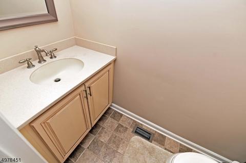 8305 Brittany Dr, Wayne, NJ 07470 photo 4